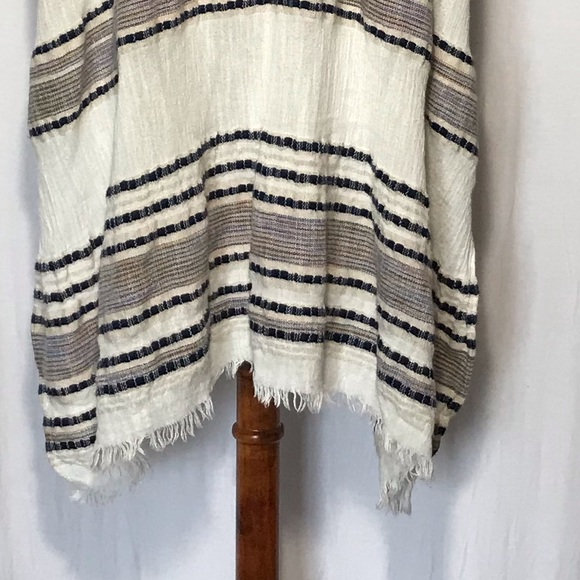 American Eagle White Tan Black Striped Open Front Fringe Poncho Size O/S - Picture 7 of 15